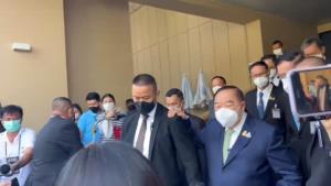 “ประวิตร” ย้ำไม่สนับสนุนการใช้ความรุนแรง ปม “ลุงศักดินา” ชก “ศรีสุวรรณ”  ไม่ตอบคุยนายกฯ หลัง “ทศพร” ลาออก