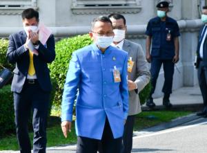 ‘สมศักดิ์’ เลี่ยงตอบ ‘หมดที่ลุงตู่ สู่ลุงป้อม’ บอก ‘การเมืองยังไม่ถึงเวลาหรอก’