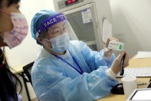 เซี่ยงไฮ้เริ่มแจก ‘วัคซีนโควิด-19 แบบพ่นปาก’ เพิ่มภูมิคุ้มกันชั้นเมือก
