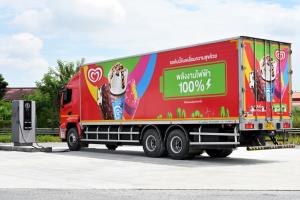 วอลล์ขับรถบรรทุก EV 100% ขนส่งไอศกรีมรายแรกในไทย