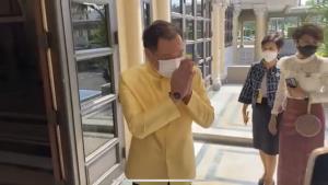 “อนุทิน” ไม่ตอบ พบ “จุรินทร์” ในที่ประชุม ครม.จะเคลียร์ใจหรือไม่ แค่ยิ้มยกมือไหว้