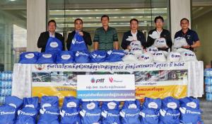 กลุ่มไทยออยล์ส่งมอบถุงยังชีพเพื่อเยียวยาผู้ประสบภัยน้ำท่วมขังใน จ.พระนครศรีอยุธยา
