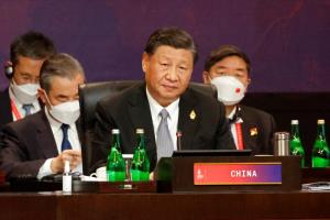 ประธานาธิบดีสี จิ้นผิง ของจีน เข้าร่วมวาระหนึ่งของการประชุมซัมมิตกลุ่ม 20 ประเทศเศรษฐกิจสำคัญของโลก (จี20) ที่นูซา ดัว