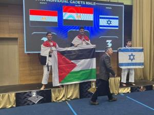 อย่างตึง!!! นักคาราเต้อียิปต์คว้าแชมป์-ชูธง "ปาเลสไตน์" หลังขยี้อิสราเอล