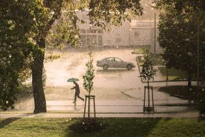 กรมอุตุฯ เตือนฝนฟ้าคะนองทั่วไทย ตกหนักบางแห่ง กทม.ฝนหนัก 70%