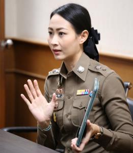 ตร.เตือน “พริตตี้-เน็ตไอดอล” ระมัดระวังรับงานช่วงฟุตบอลโลก หากเข้าข่ายชักชวนเล่นพนันบอล โทษจำคุกสูงสุด 1 ปี