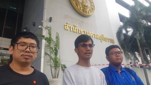 ศาลสั่งจำคุก “ไมค์-หอย-ฉัตรมงคล” 12 เดือน ปรับ 22,000 บาท ก่อเหตุป่วน “ขว้างปาไข่-สาดสี” ใส่ ม.พัน 4 รอ.เมื่อปี 63