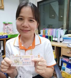 เฮลั่นศาลากลาง จ.สระแก้ว จนท.สาวสำนักทรัพย์ฯ ถูกลอตเตอรี่รางวัลที่ 1