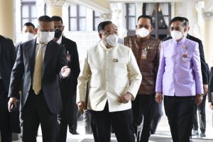 “บิ๊กป้อม” นั่งเก้าอี้ประธานประชุม ครม.บรรยากาศเงียบเหงา หลัง “บิ๊กตู่” บินบรัสเซลส์ รมต.ลาเพียบ