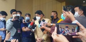 "วิษณุ" เผย "บิ๊กตู่" ลงนาม กม.ลูก 2 ฉบับรอทูลเกล้าฯ ปัดส่งซิกยุบสภา ส.ส.แห่ออกไม่กระทบสภา