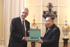 ทูตมะกัน พบ “บิ๊กป้อม” สานสัมพันธ์ 190 ปี เน้นย้ำความร่วมมือต่อต้านการค้ามนุษย์