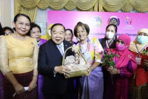 “ลุงป้อม” อ้อนขอเสียงพลังสตรีหนุนตั้ง รบ.หน้า ชูศักยภาพเชื่อช่วยขับเคลื่อนประเทศทัดเทียมผู้ชาย