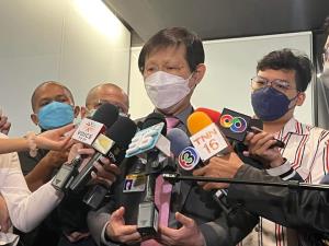 หน.พรรคเล็กแห่เข้าทำเนียบอวยพรปีใหม่ทีมงานนายกฯ ยังไม่ตัดสินใจร่วมกับใคร แต่ยันไม่มีพลิกขั้ว