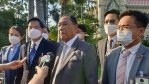 “พีระพันธ์ุ-ไตรรงค์” ดอดพบนายกฯ หารืองานราชการปัดคุยการเมือง อวยไปได้อีกยาวไม่ต้องปรับลุก