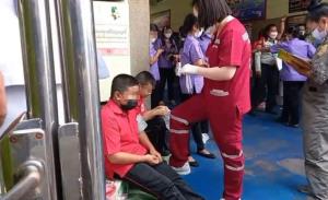 วุ่นทั้ง ร.ร.! หาม 32 นร.อาหารเป็นพิษส่ง รพ. คาดเกิดจากยำบะหมี่กึ่งสำเร็จรูปที่แจกนักเรียนเนื่องในวันเด็ก ทำงานกร่อย
