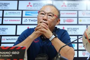 "ปาร์ค" แปลกใจเกมก่อน "ไทย" ใช้กองหลัง 3 คน ลั่นมีแผนรับมือ "ธีราทร" แล้ว