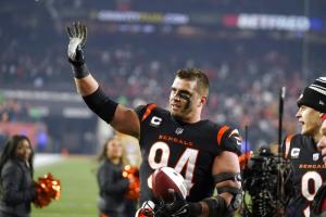 "เบงกอลส์" วิ่งย้อนฟัมเบิล 98 หลา เขี่ย "เรฟเวนส์" ร่วงเพลย์ออฟ NFL