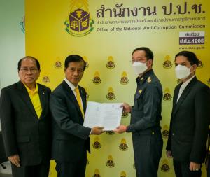 “ถาวร” บุก ป.ป.ช.ยื่นเอาผิด “ผอ.กองสลากฯ” ฟัน กฎหมายอาญา มาตรา 157 ละเลยเพิกเฉย ปล่อยให้ขายสลากกินแบ่งรัฐบาลเกินกว่าราคาที่กำหนด
