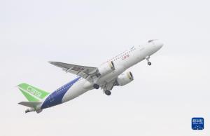 คลิกคลิป ชมเครื่องบิน C919 ของจีนพร้อมทะยานขึ้นสู่ท้องฟ้า