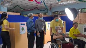 กกต.ตรวจเยี่ยมการสาธิตจัดหน่วยเลือกตั้ง ส.ส.อำนวยความสะดวกผู้พิการ-ทุพพลภาพ-ผู้สูงอายุ