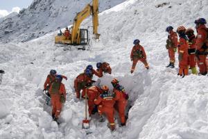 สลดรับตรุษจีน! ยอดเหยื่อหิมะถล่มใน ‘ทิเบต’ พุ่ง 28 ศพ กู้ภัยจีนยุติค้นหาแล้ว