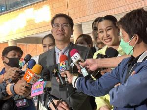"มงคลกิตติ์"ควง"กุ้งพลอย"เปิดตัวเตรียมส่งลงชิงเก้าอี้อ่างทอง"ด้านเจ้าตัว เผย หวังใช้ประสบการณ์ชีวิตที่ผิดพลาด แก้ปัญหาการพนันออนไลน์