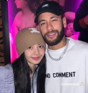 "ลิซ่า" ถ่ายรูปคู่เนย์มาร์ลงสตอรี่ IG