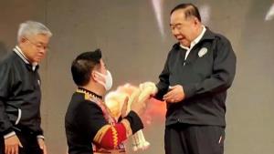 “ธรรมนัส” ยังไม่ย้ายซบ พปชร.ยันยังทำหน้าที่ ส.ส.เศรษฐกิจไทย จนครบวาระ ลั่นอยู่ที่ไหนก็ช่วยงาน “บิ๊กป้อม” ได้เสมอ