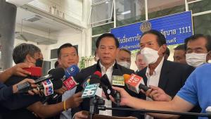 “พีระพันธุ์” ชี้ “บิ๊กตู่” คนทำงานมีข้อมูลไร้ปัญหาซักฟอก ตอบแทนไม่ได้ยุบสภาเมินคุยตั้งสาขาพรรค