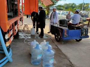 ชาวมุสลิมทั่วไทยเดินทางร่วมกิจกรรมโยร์ที่มัรกัสสตูล ทหารขนน้ำดื่มน้ำใช้ให้การสนับสนุน