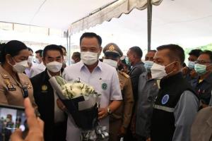 “อนุทิน” ย้ำไม่เกี่ยวโยก “หมอสุภัทร” ไม่หวั่นก้าวไกลขยี้ ชี้ป้ายนโยบายเหมือนแบรนด์แอมบาสเดอร์ฟรี