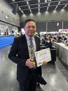 เปิดใจ “รศ.ดร.พีระศักดิ์” 1 ใน 2 นักวิจัยไทยที่ได้รับรางวัลพิเศษในงาน IPITEx ปี 2023 จัดโดย วช.  ชูผลงานแห่งความภาคภูมิใจ ส่งออกผลไม้ไทยไปตีตลาดโลก