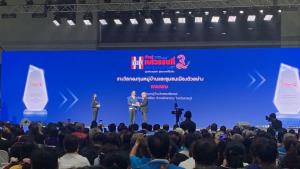“บิ๊กตู่” ควง “สุพัฒนพงษ์” เปิดงานกองทุนหมู่บ้านฯ ชูประสบความสำเร็จ เลือดคนไทยไม่เคยยอมแพ้