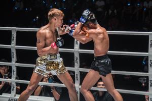 แลกเดือด 3 ยก “ดวงสมพงษ์” เบียดชนะคะแนน “แบทแมน” ประเดิมศึก ONE ลุมพินี 4