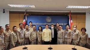 สมาคม อบต.บุกทำเนียบรัฐบาล ขอพบนายกฯ ทวงถามความคืบหน้าขึ้นค่าตอบแทน “พีระพันธุ์” รับหน้าเสื่อ ย้ำการพิจารณาใกล้เสร็จแล้ว
