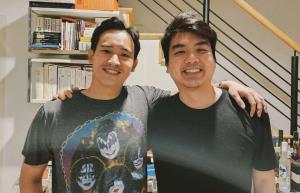 “พิธา-ปิยบุตร” โพสต์รูปกอดคอ เผยคุยเปิดอกแล้ว พร้อมเดินร่วมกันต่อ เชื่อ “ก้าวไกล” แข็งแกร่งยิ่งกว่าเดิม