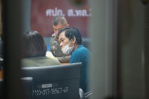 จับได้แล้วครูสอนขับรถยนต์ ขับรถเก๋งชน ตร.บนมอเตอร์เวย์ดับ รับกลัวถูกจับในรถมีบุหรีไฟฟ้า-เมาเบียร์