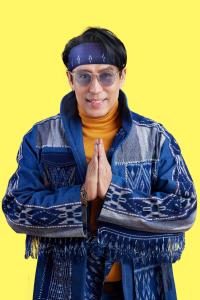 ซุปตาร์คนเดิมกลับมาแล้ว เบิร์ด ธงไชย แมคอินไตย์ มาพร้อมเสน่ห์ความเป็นไทยผ่านบทเพลง “ฟ้อนทั้งน้ำตา”