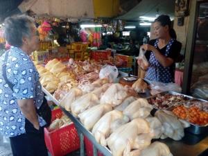 เตือนล้างตลาดสดขาย "เป็ดไก่" ทุกวัน ลดเสี่ยง "ไข้หวัดนก" หากเจอสัตว์ปีกตายผิดปกติให้แจ้ง จนท.