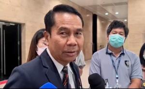 “สุทิน” จี้ “ไตรรงค์” คิดเองรับผิดชอบดึงสถาบันฯ หาเสียง ปลุก กกต.จัดการกู้ความเชื่อมั่น หวั่นทำตาม