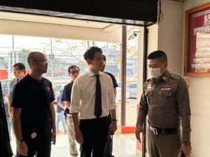 “พิธา” ร่วมงานศพ “ทนายเคน” ว่าที่ผู้สมัคร ส.ส.แพร่ ถูกรถชนดับ ตร.ยังไม่รู้ตัวคนก่อเหตุ-ตามพยานไม่ได้