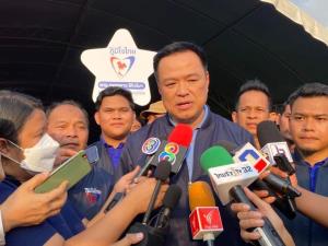 “อนุทิน” ข้ามช็อตยุบสภาไร้ความหมายไม่เกิน 22 มี.ค.ฉะพรรคเจ้าถิ่นโจมตีนโยบายกัญชาไม่รัก ปชช.