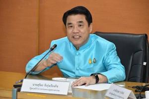 “สุริยะ” ตีมึน ไม่ตอบสื่อ หลังว่าที่ผู้สมัคร ส.ส.เพื่อไทย แห่รับ “สมศักดิ์” ที่กำแพงเพชร