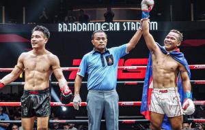 (คลิป) "กาก้า" นักมวยเขมร ปราบ "จ้าวเสือใหญ่" กำปั้นจากไทย บนเวที RWS ที่ราชดำเนิน