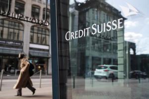 รัฐหนุน UBS ปิดดีลซื้อเครดิต สวิส 3.3 พันล้าน US หวังกู้วิกฤตสถาบันการเงิน