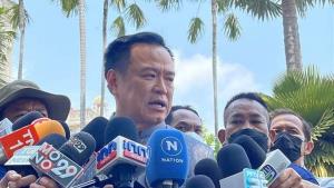“อนุทิน” เผย เบิร์ธเดย์ “บิ๊กตู่” ส่วนตัว บอกที่กอดโชว์ทำตามสื่อบอก ย้ำดีลจับขั้วต้องดูผลเลือกตั้ง