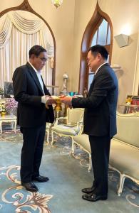 “อนุทิน” เข้าทำเนียบฯ เบิร์ธเดย์ย้อนหลังนายกฯ ให้สุขภาพแข็งแรง สมปราถนา - “บิ๊กตู่” มอบเหรียญหลวงปู่ทวด รุ่นเลื่อนสมณศักดิ์ให้ เจ้าตัวเผยจะนำไปบูชาบนเครื่องบิน