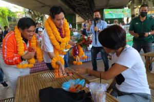 “พิธา” ควง “วิโรจน์” หาเสียงนนท์ ชูจุดยุทธศาสตร์ ปลื้มโพลหนุนนั่งนายกฯ ลั่นต่างพรรคอื่นจุดยืนชัด