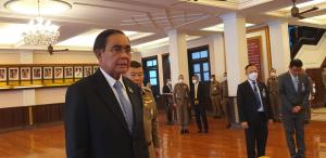 “นายกฯ” ซัด พวกขาดสติ-ขาดสามัญสำนึก พ่น “กำแพงวัดพระแก้ว” ถามกลับใครพ่นหน้าบ้านตัวเองยอมไหม
