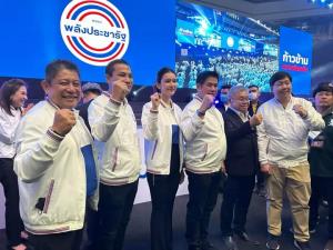 คึกคัก พปชร.เปิดผู้สมัคร 400 เขต 92 ปาร์ตี้ลิสต์ กองเชียร์-ดารา-นางงาม แห่ร่วม ชูนโยบาย 3 เร่งด่วน 8 เร่งรัด